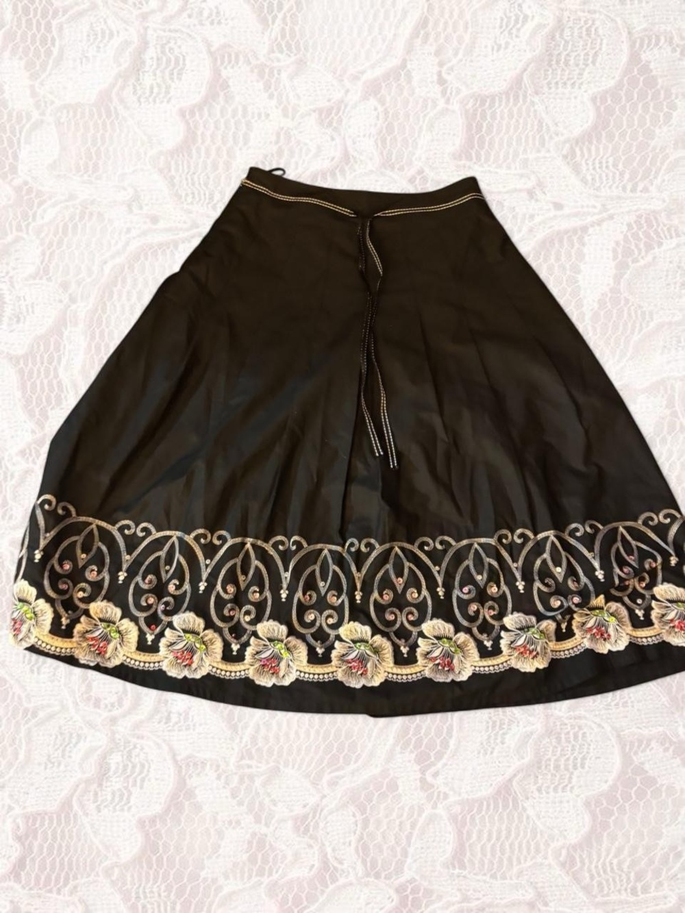 Beautiful vintage 90s black embroidered midi skirt